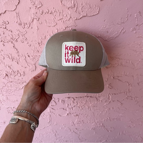 Columbia Accessories - Columbia Keep It Wild Fitted Hat Unisex Bear